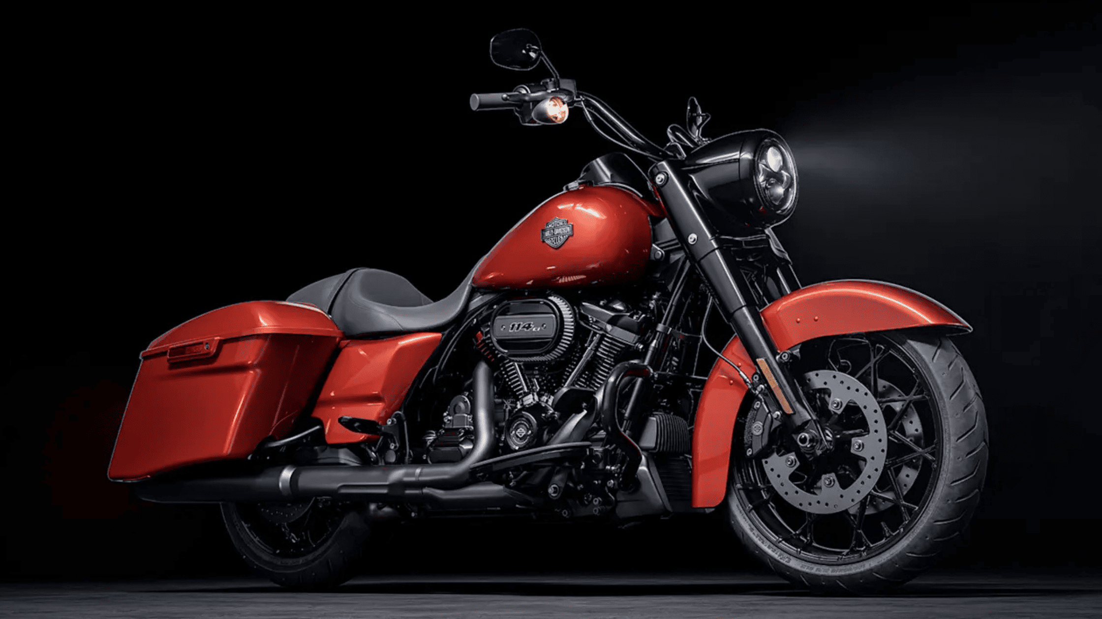 A red 2025 Harley-Davidson® Road King® Special turned on and ready to explore the best roads of Houston, TX